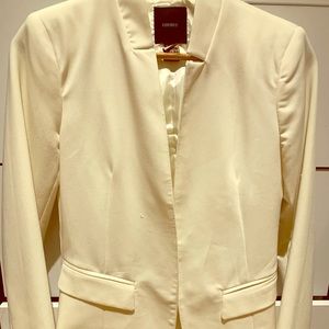 Great cream jacket perfect for spring!